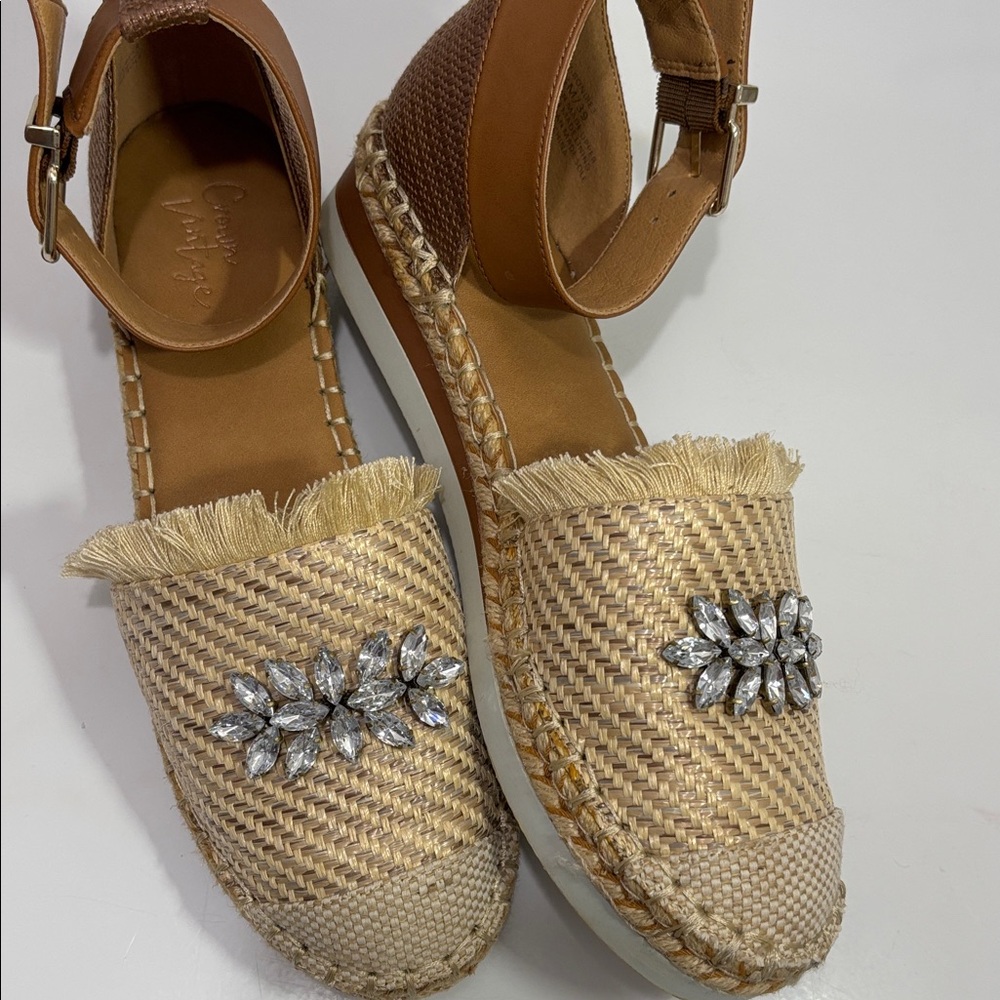 Crown Vintage brand sandals Size 8.5